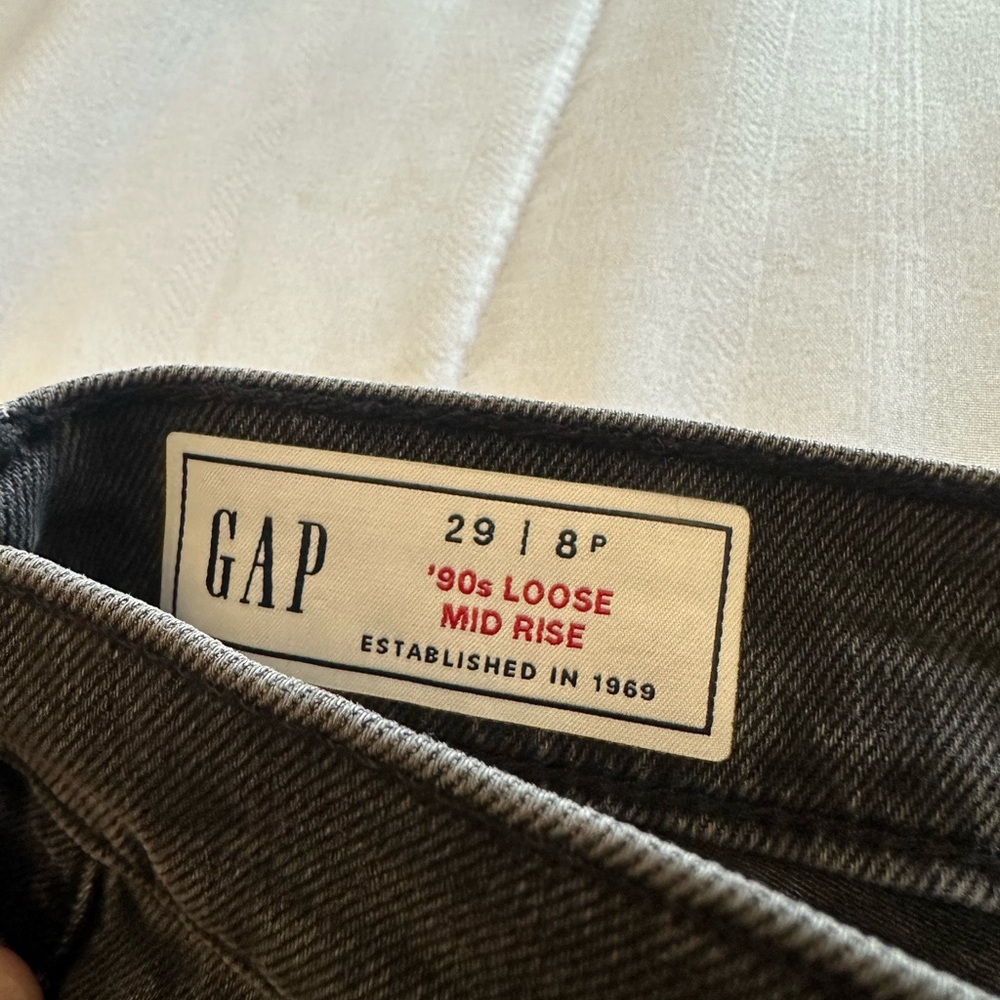 Women’s Gap 90’s Loose Mid Rise 8 Petite Black denim jeans